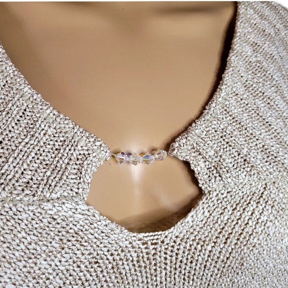 Ladies cream Knit Braid Top V neck with rainstones, Size Large - Picture 3 of 8